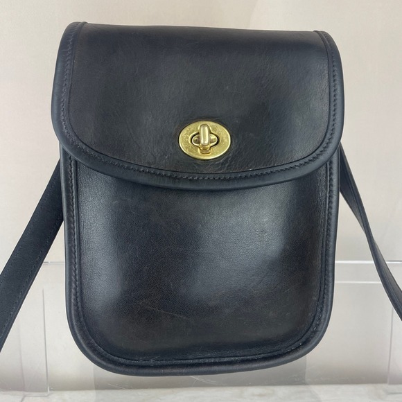 Coach Handbags - Vintage COACH Side Pack 9978 Crossbody Bag Black‎ Leather Turn Lock Costa Rica